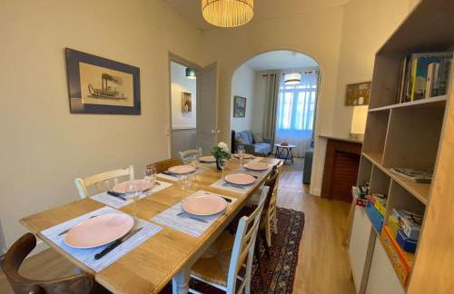 Maison de Charme - 4 Chambres - Courette & Parking Gratuit - Foto 1