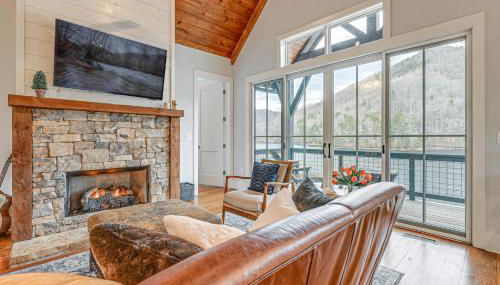 Direct Lake Access and Fire Pit Tuckasegee Cottage! - Foto 4