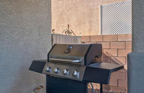 Vibrant Yellow King Room & Desk - Foto 20