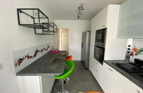 Le Mun,3 étoiles-T2-60m2-balcon-parking-wifi-linge-produits-face à la gerdarmerie-vue cathedrale - Foto 10