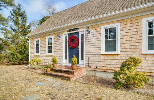 1 Mi to Sand! Mid-Cape Chatham with Furnished Deck - Foto 3