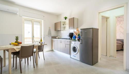 spazioso bicamere fronte mare - Foto 4