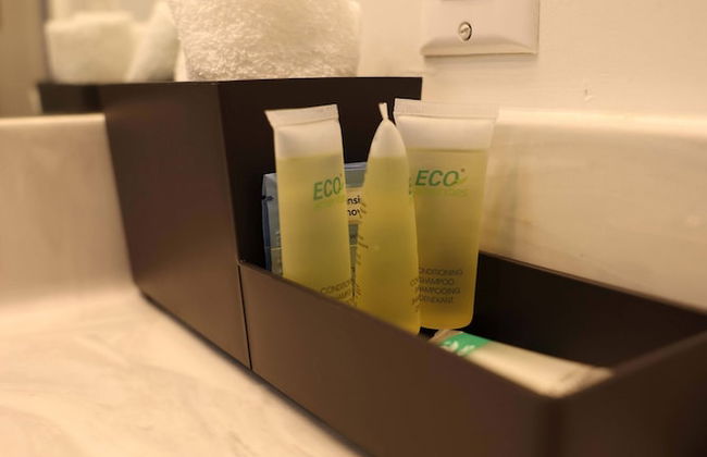 University Retreat With Plenty of Restaurants Nearby - Photo 14