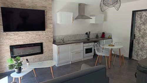 Évasion romantique avec jacuzzi intérieur - Foto 4