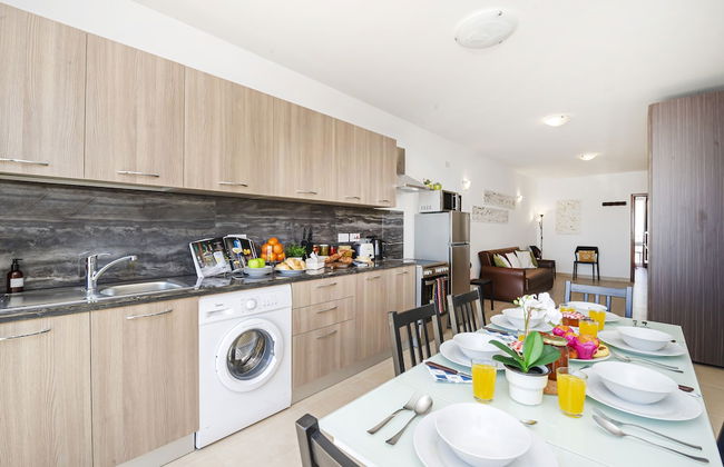 Summer Breeze Superior Apartment with Terrace by Getaways Malta - Foto 5