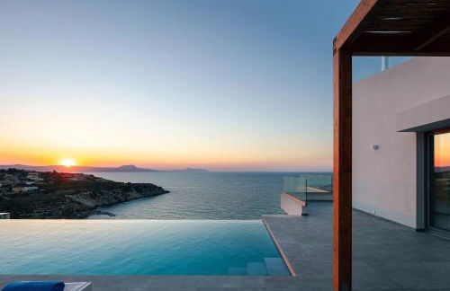 Villa Balance, Unwind with Panoramic Sea Views, by etouri - Foto 2
