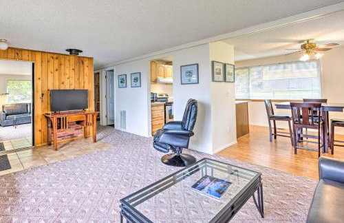 Walkable Sitka Getaway with Community Perks! - Foto 1