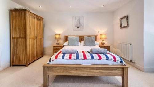 Point View - Award Winning Apartments with Private Hot Tub & Parking - Foto 3, towels, wardrobe, heating