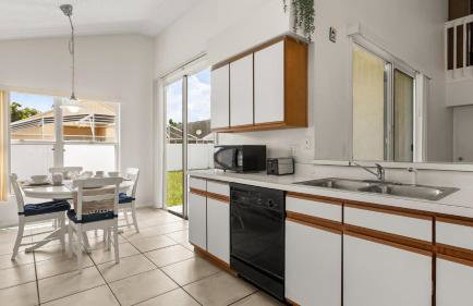 Upstay 3BR Family-Friendly Stylish Retreat w Patio - Foto 11