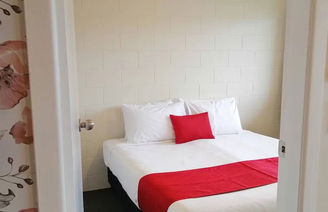 Stanley Apartments - Photo 4