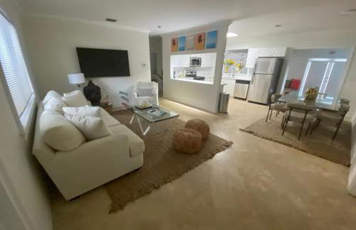 Entire home in Biscayne Park, Florida - Foto 6