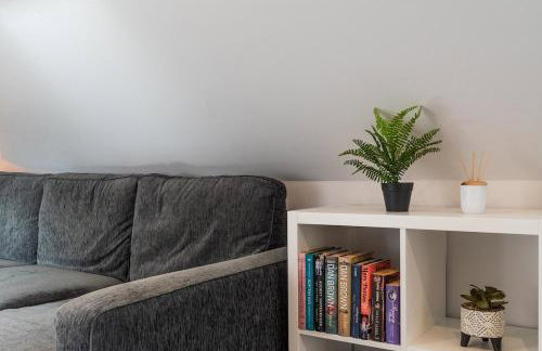 Beautiful new apartment with sheltered parking - Photo 10