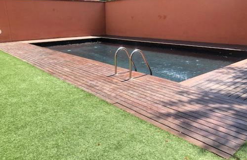 Quiet modern 2 bed apartment with Balcony, Pool and Free Parking - Foto 9