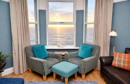 Bay View, Sleeps 18, 7 Bedrooms, 7 Bathrooms, Seafront, Criccieth - Foto 11