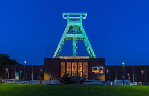 FeelsLikeHome - Urbane Altbauwohnung mit Dachterasse& Parkplatz - Foto 26