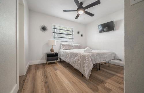 Newly Renovated | Minutes to Riverwalk & Beaches | Tampa Heights - Foto 78