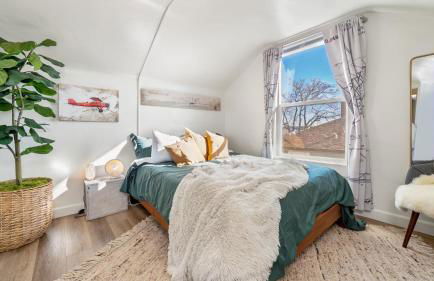 Midtown Flight Deck: 2BR Gem - Foto 17