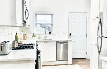 3 story, 100 year-old home, 4BR, 3 king & 2 queen beds - Foto 2