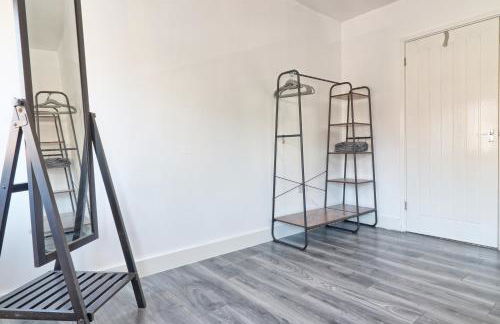 Comfy 4 Bed, Sleeps 8, fast WIFI, Contractor friendly - Foto 11