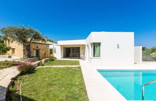 Nature Retreat Green Oasis Villa with Private Pool & Rooftop Hot Tub - Foto 17