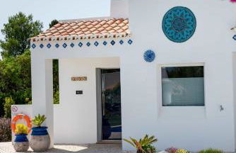 Charming Villa with Pool & Scenic Garden - Foto 69