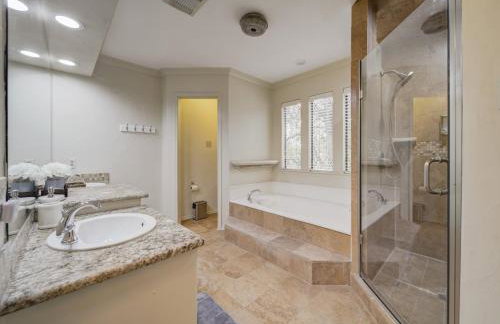 Trophy Haven Retreat With Pool - Foto 31