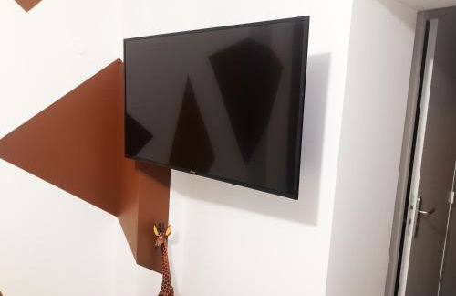 STUDIO HYPER CENTRE SAFARI TOUT ÉQUIPÉ WIFI NETFLIX 2PERS - Foto 24