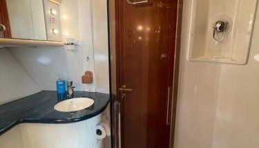 Boat Accommodation Ltd - Photo 4, Shower