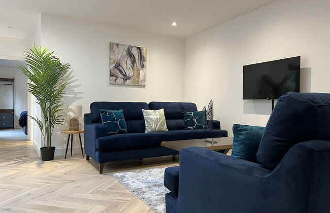 Isleworth Apartments - Photo 1