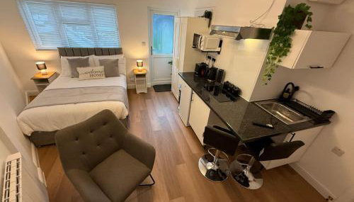 Newly Renovated Guesthouse with Free Parking - Foto 2