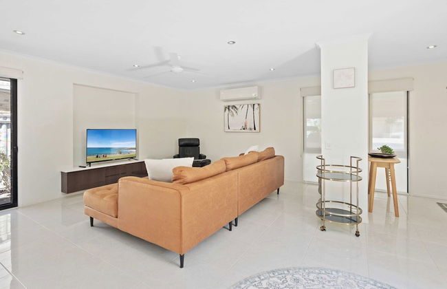 Relax at Riviera - Photo 8