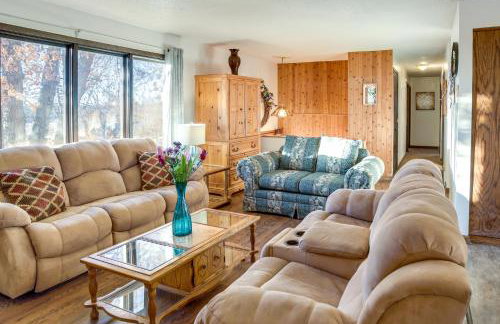 7 Mi to Munsinger Gardens Sartell Home with Deck - Foto 6