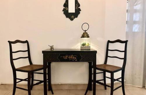 Ulysse, Appartement Spacieux au Centre Historique d'Uzès en rez-de-chaussée avec extérieur, proche parking des Marroniers - Foto 9