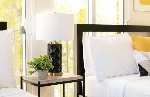 Unwind in Spacious 2BR Apt Sleeps 6 with Parking - Foto 19