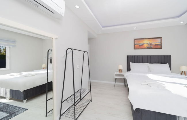 Villa With Pool and Backyard in Kepez - Photo 12