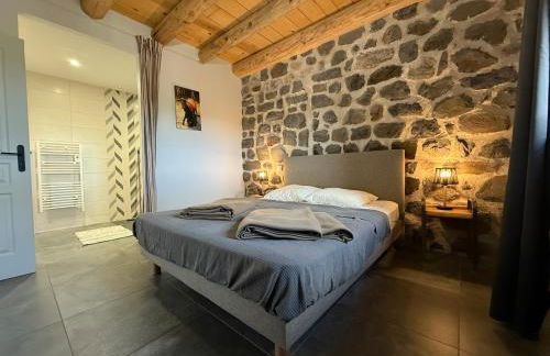 Gîte LE RABIOUZE - 4 épis, 15 pers, 22 couchages - Ancienne Bergerie rénovée, cachet d'origine conservé - Vue magnifique - Label Ecogîte - Foto 23