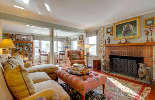 Hike, Sip and Explore! Blue Ridge Mtn Cabin with Porch - Foto 1