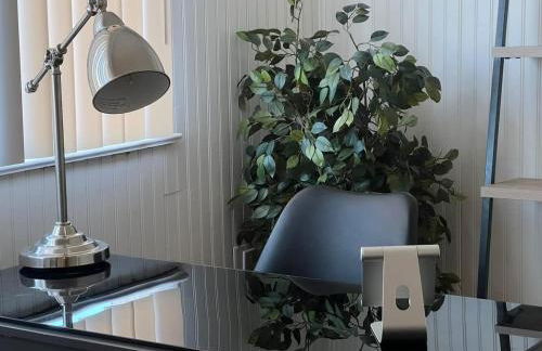 The B&W Haven 5BR Home with yard theater - Foto 57