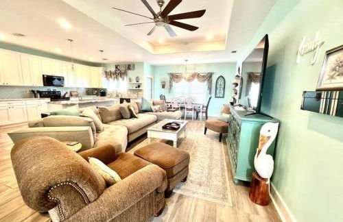 2 Fins Up, Beach Home, Private Pool , Golf Cart, 6 beds - Foto 51