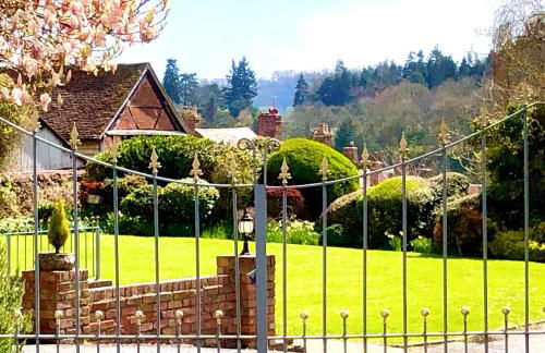 Flower Cottage by Ludlow Castle with Onsite Parking - Photo 38