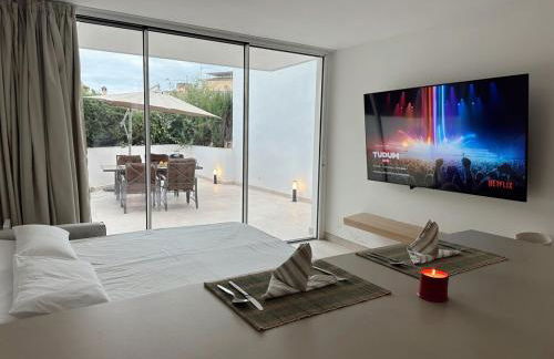 Marbella Hideaway BBQ, POOL & Best walking distance Beaches - Photo 3