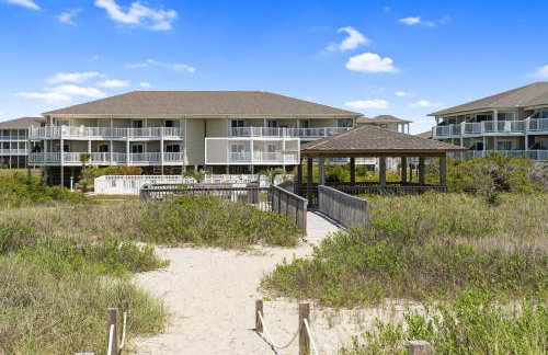 Southern Shores Oak Island Oceanfront with Pool Villa - Foto 7