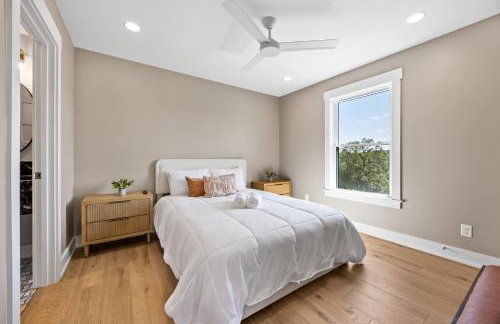 NEW Spacious Clarkson Getaway w Games & Yard - Foto 24