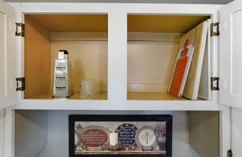 Next Stop! Comfort! 3 BR Near Amtrak Station! - Foto 16