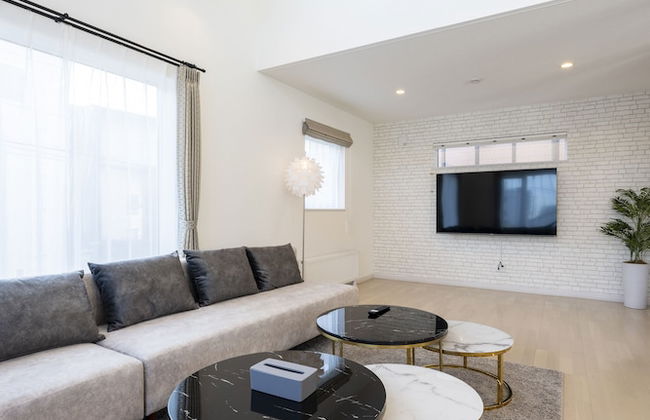 THE LUNA LOUNGE - Photo 63