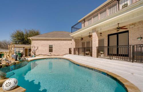 Near Joe Pool Lake! Luxe Getaway with Shared Pool - Foto 33