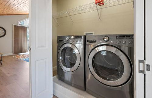 Upper Deck by Simple Life Rentals - Photo 9