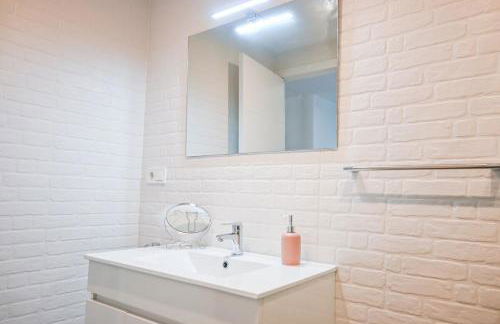 Apartment with Balcony on Calle Santa Engracia Temporal SEN1692 - Foto 37