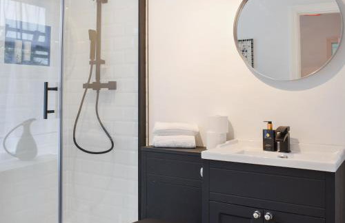 West Lodge - Photo 11