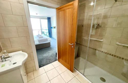 Quay & Sea View Spacious Modern Secure Parking - Photo 10